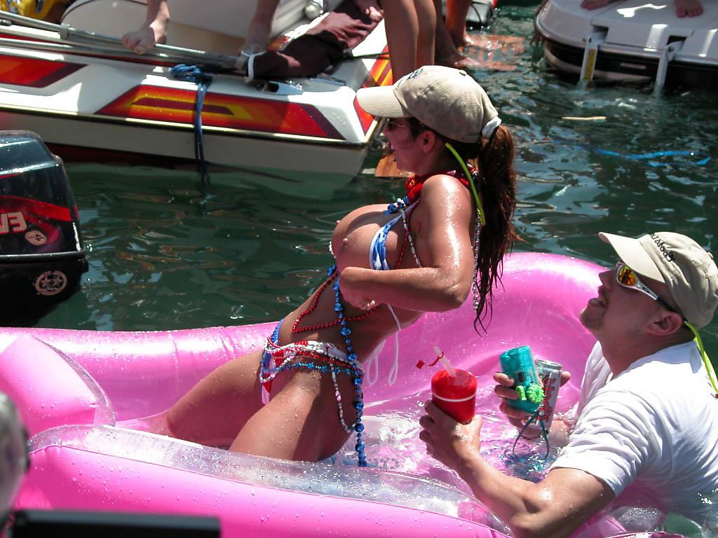 16P Drunk college girls flashing at Lake Havasu