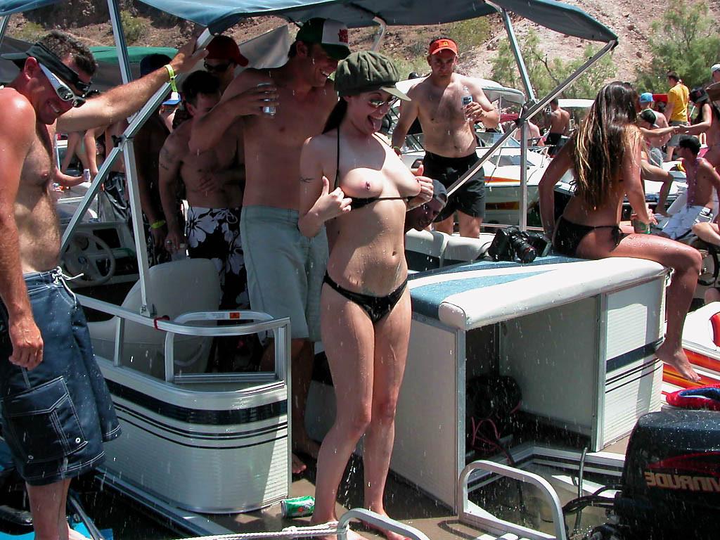 16P Drunk college girls flashing at Lake Havasu