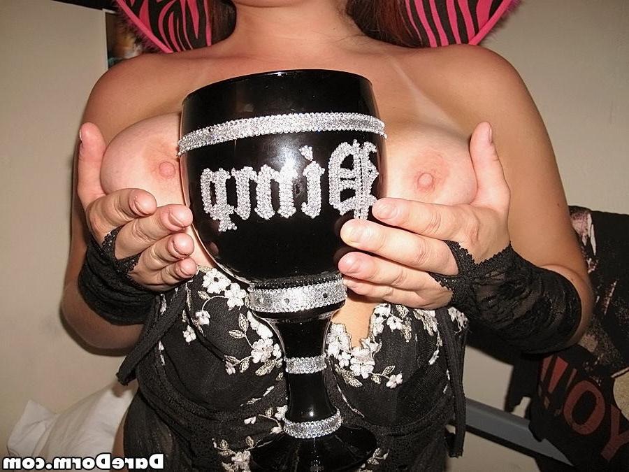 15P Amateur freshmen GFs at college dorm pimp party