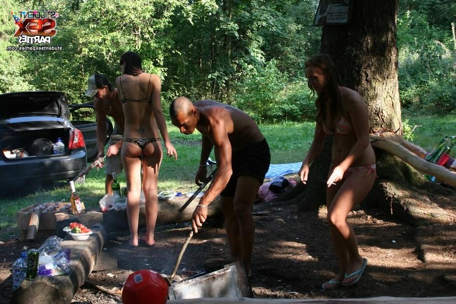 8P Mädchen wird in beide Löcher gefickt