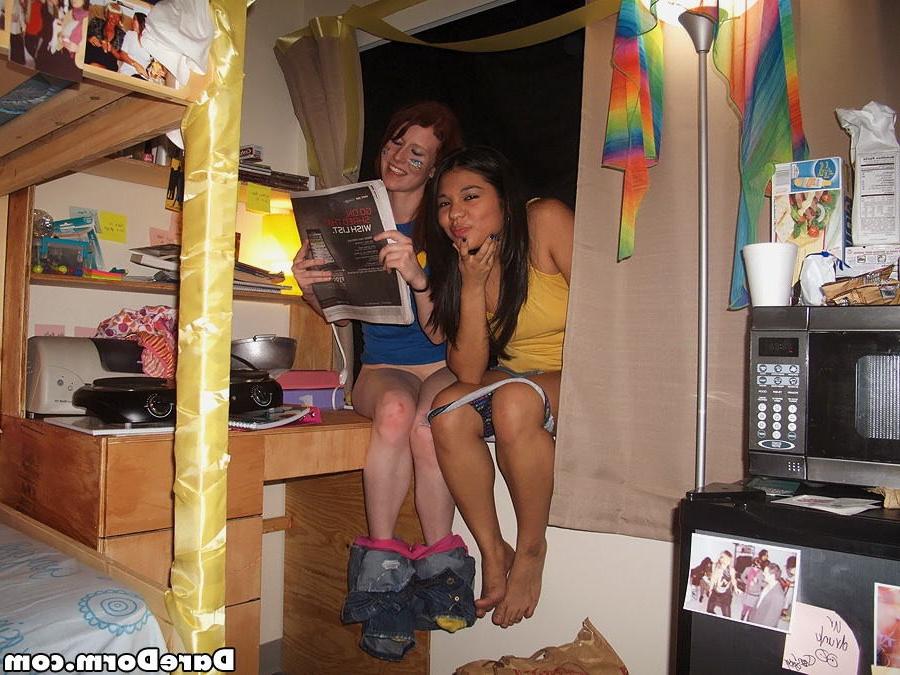 15P College girlfriends get penetrated in dorm rooms in homemade pix