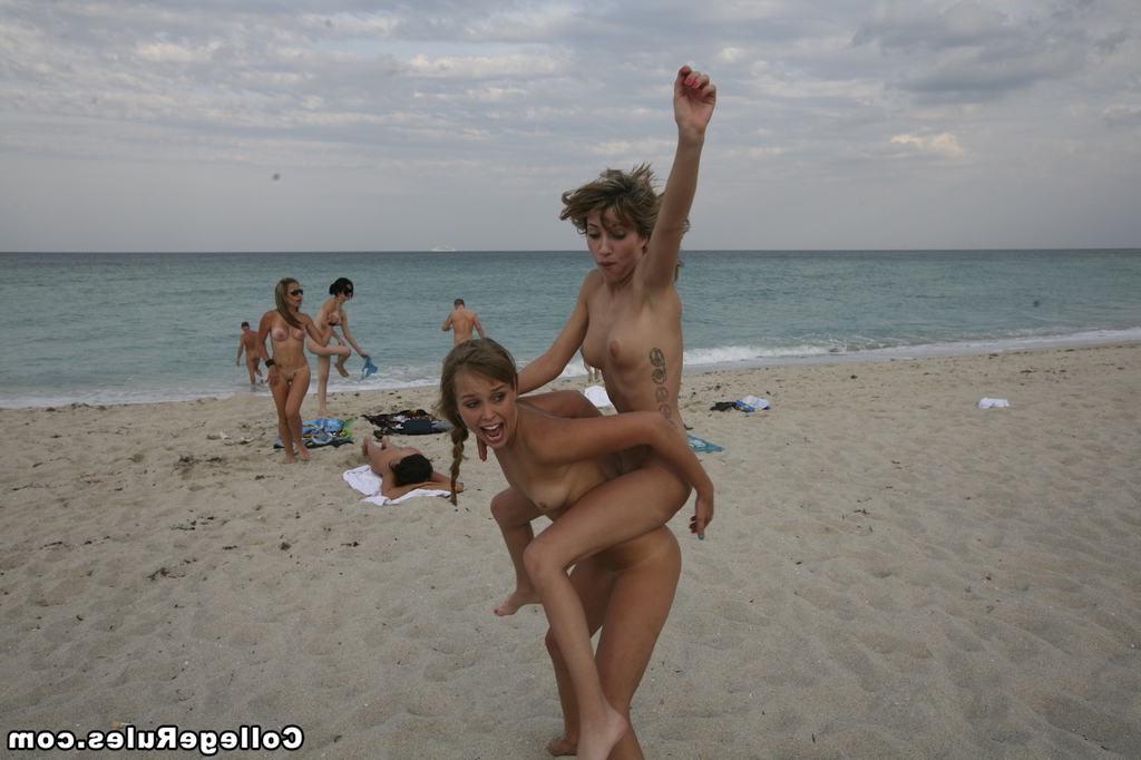 15P College students party drunk and naked at school in homemade pix