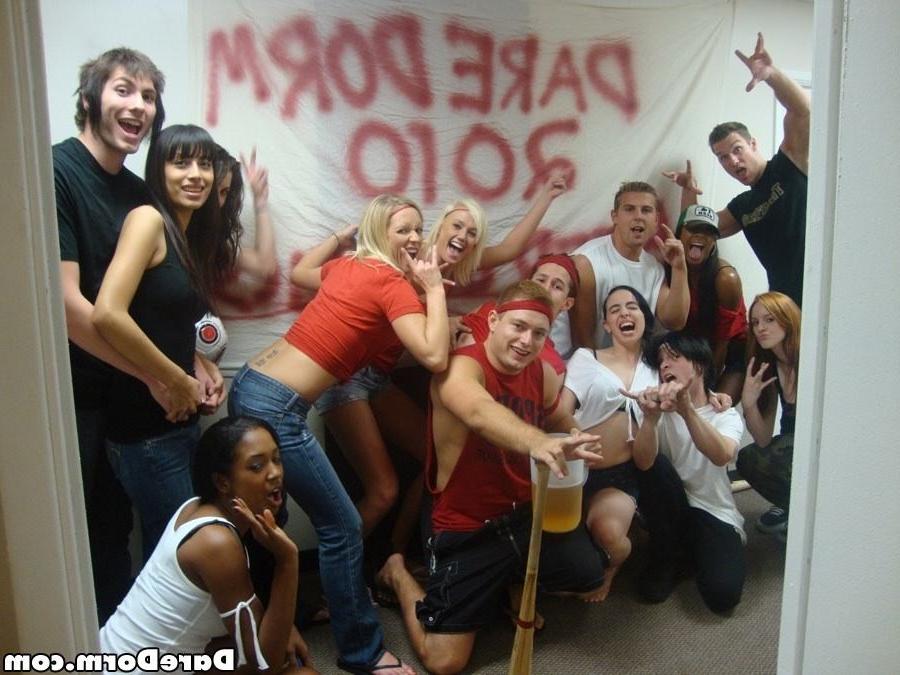 15P College students have sex in groups in dorm rooms