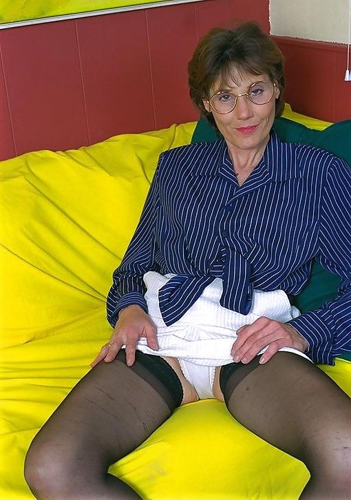 12P Lola mature hairy housewife