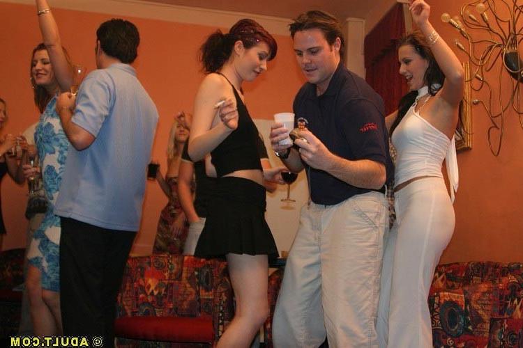 20P Hungry for sex drunk coed girls at nasty hardcore party