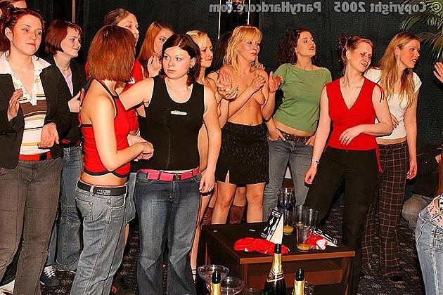 16P Wild girls doing complete strangers