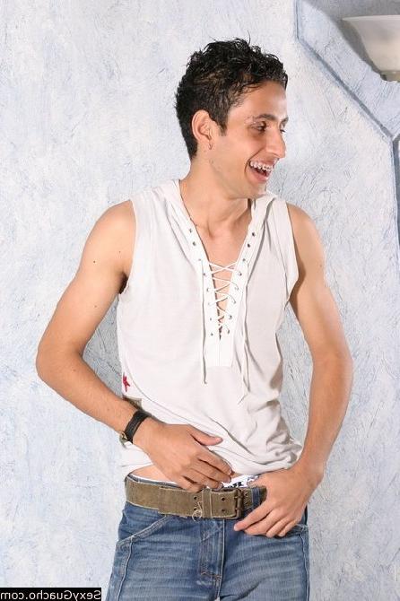 12P Twink on the loose wanting some sex from a hunky Latino dude