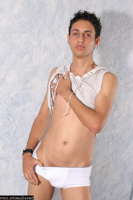 12P Twink on the loose wanting some sex from a hunky Latino dude