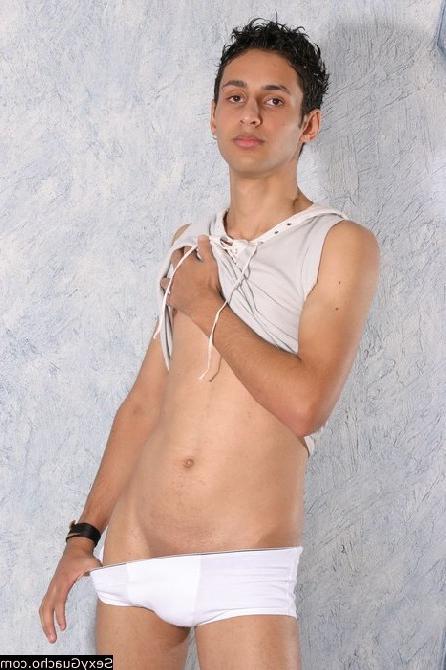 12P Twink on the loose wanting some sex from a hunky Latino dude