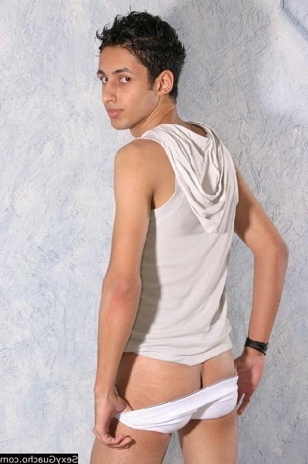 12P Twink on the loose wanting some sex from a hunky Latino dude