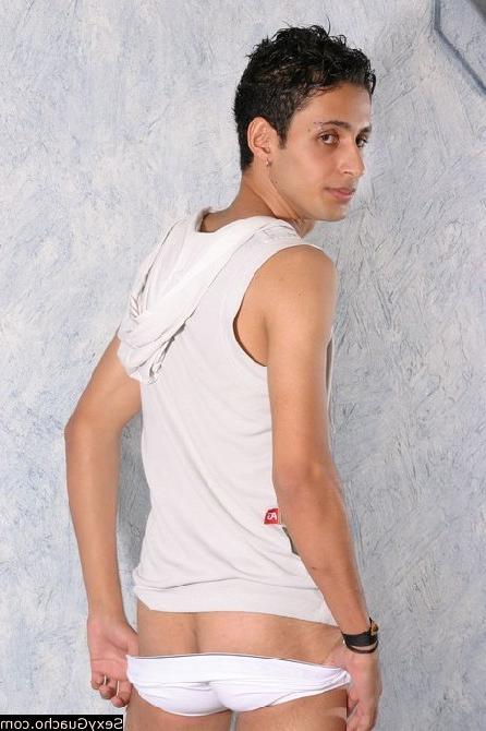 12P Twink on the loose wanting some sex from a hunky Latino dude