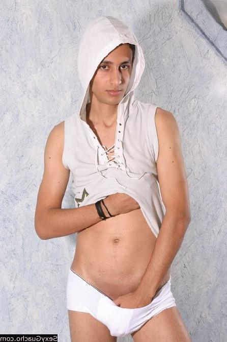 12P Twink on the loose wanting some sex from a hunky Latino dude