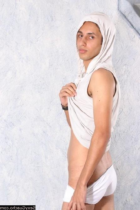 12P Twink on the loose wanting some sex from a hunky Latino dude
