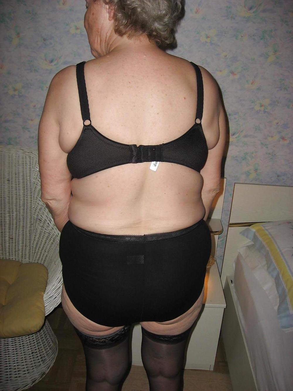 25P MILF in lingerie
