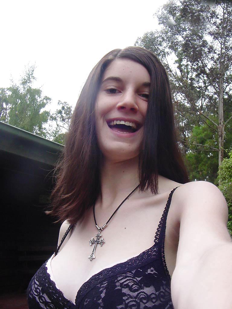 25P HAIRY US TEEN POSING