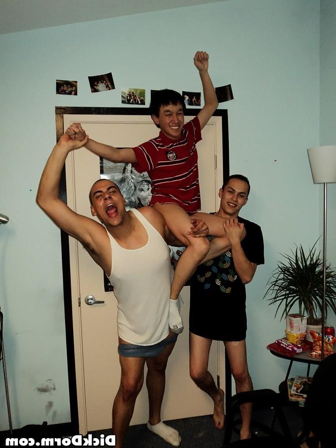12P Horny hot ass fucking gay college dudes party and fuck in these real user submit