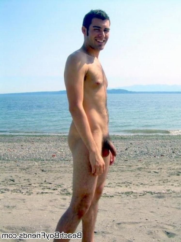 10P Pervert boy pulls out his cock and masturbate at the beach
