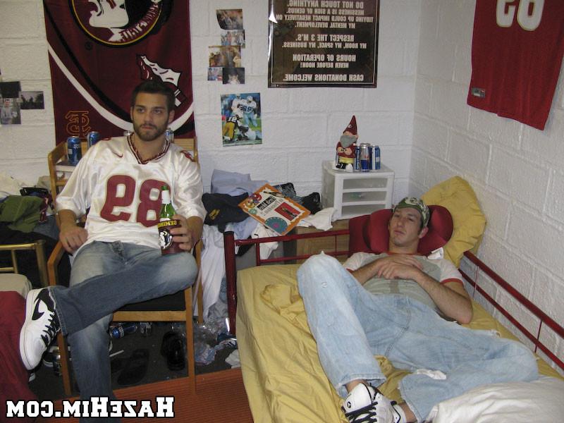 15P Some hot college Studs blowjob by turn and ass fucks