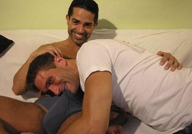 5P Latino and mature couple enjoy sucking and cumming pleasure