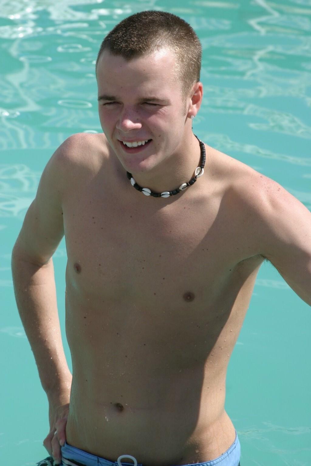 16P Horny gay beach boys exchanging oral amabilities in the pool