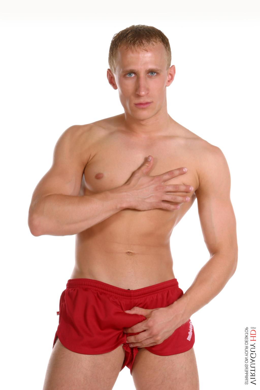 15P Muscular blond guy does a workout absolutely naked