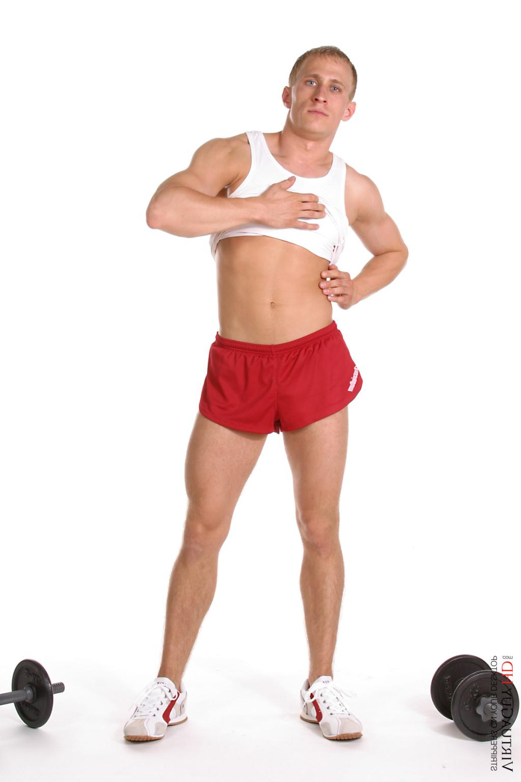 15P Muscular blond guy does a workout absolutely naked