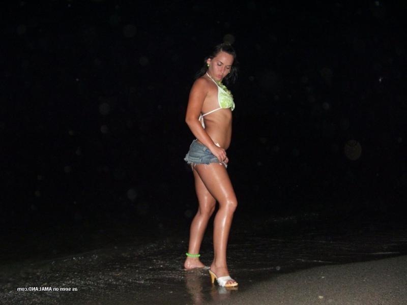 10P Hardcore Latina slut likes spreading and posing naked