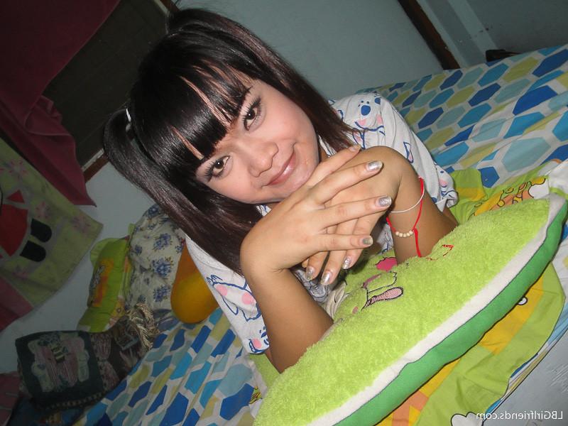 15P Naughty Ladyboy Girlfriend Masturbating Her Tight Ass With A Cucumber Shemale Am