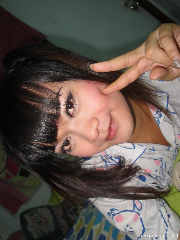 15P Naughty Ladyboy Girlfriend Masturbating Her Tight Ass With A Cucumber Shemale Am