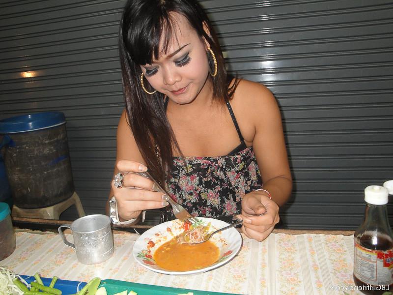 15P Naughty Ladyboy Girlfriend Masturbating Her Tight Ass With A Cucumber Shemale Am