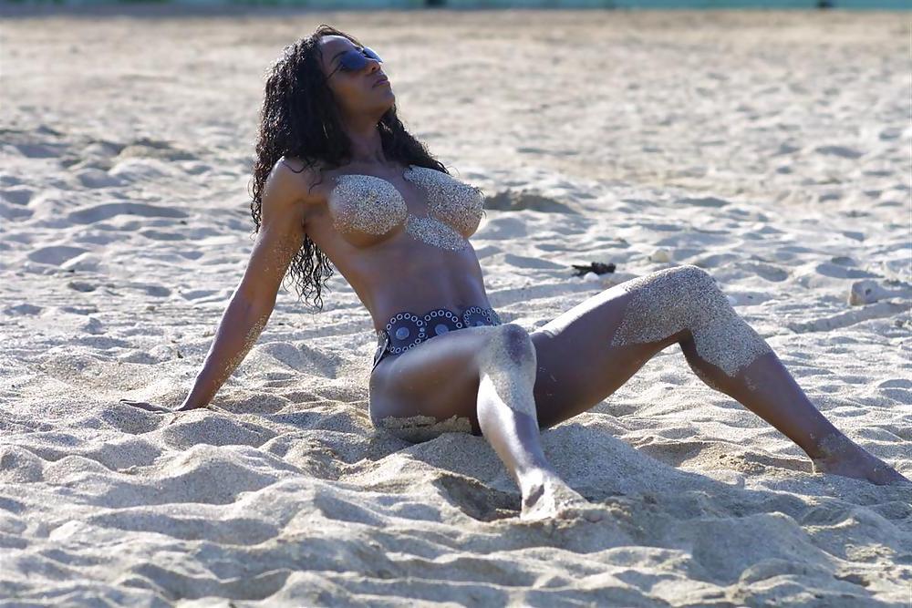 25P BUSTY EBONY ON THE BEACH
