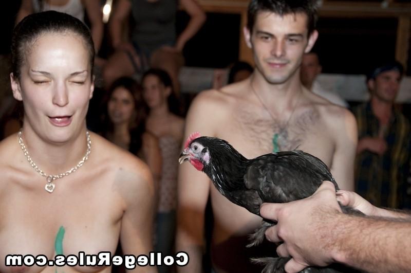 15P College drunk girls is having a girl to girl sex after party