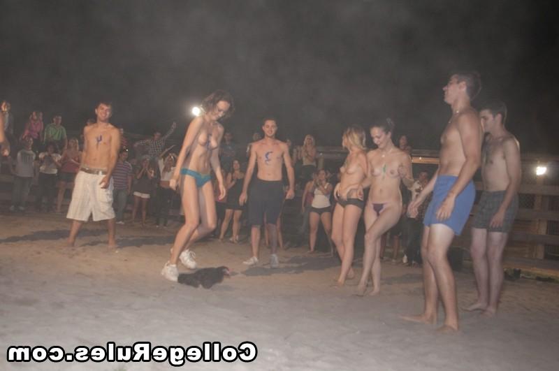 15P College drunk girls is having a girl to girl sex after party