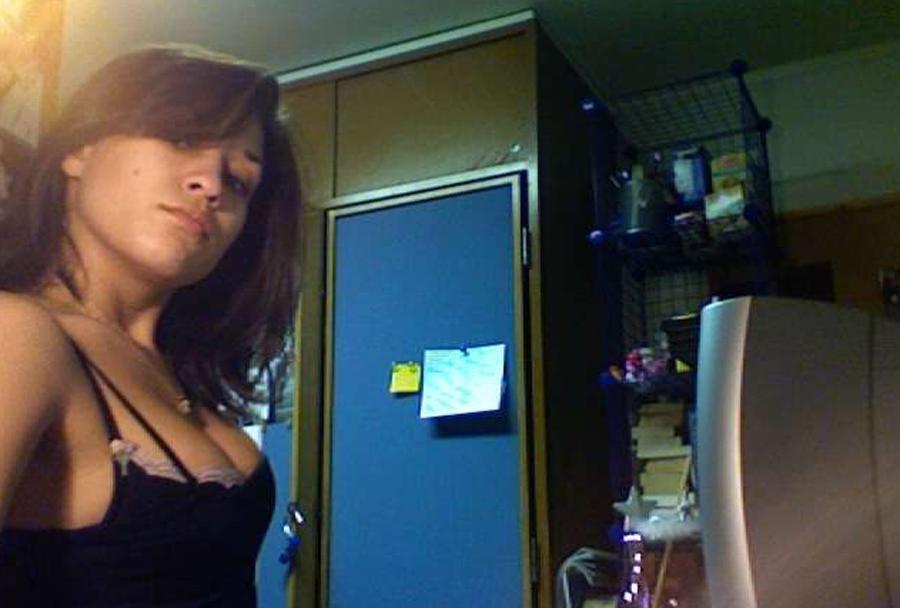 15P Sexy teen babe posing