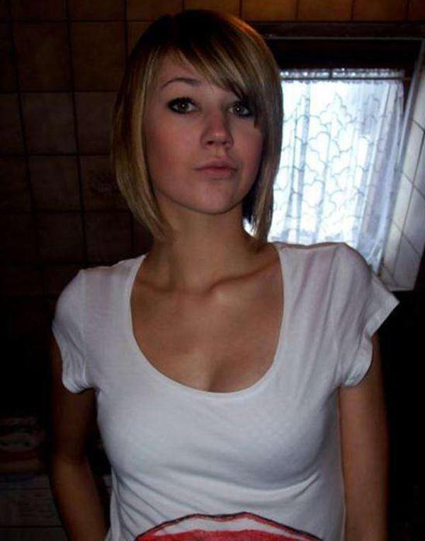 15P Sexy amateur babe posing