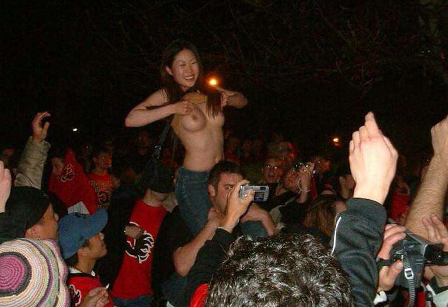 15P Wild smashed amateur babes flash their tits