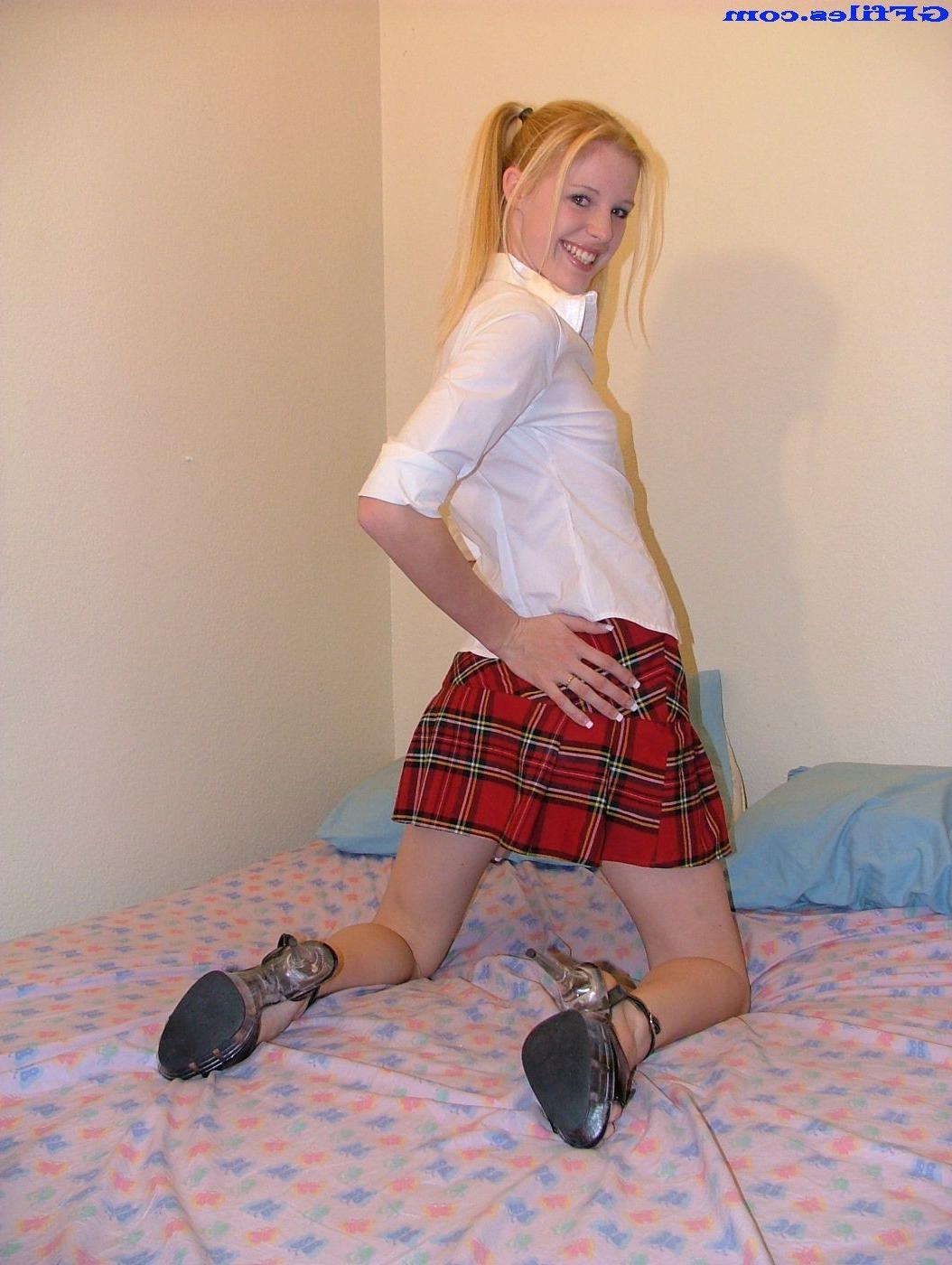 16P Amateur homemade schoolgirl