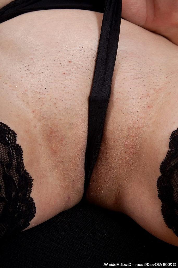 16P 60 year old retired granny Dee exposes bald pussy