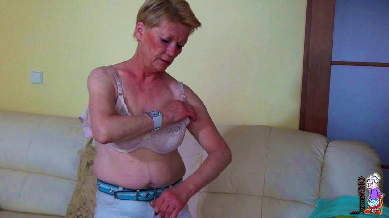10P Hot mature with big dildo