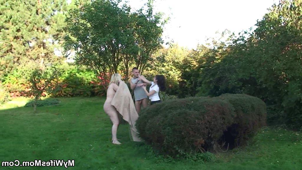 16P She climbs aboard his cock and takes him for a ride and her mature pussy looks f