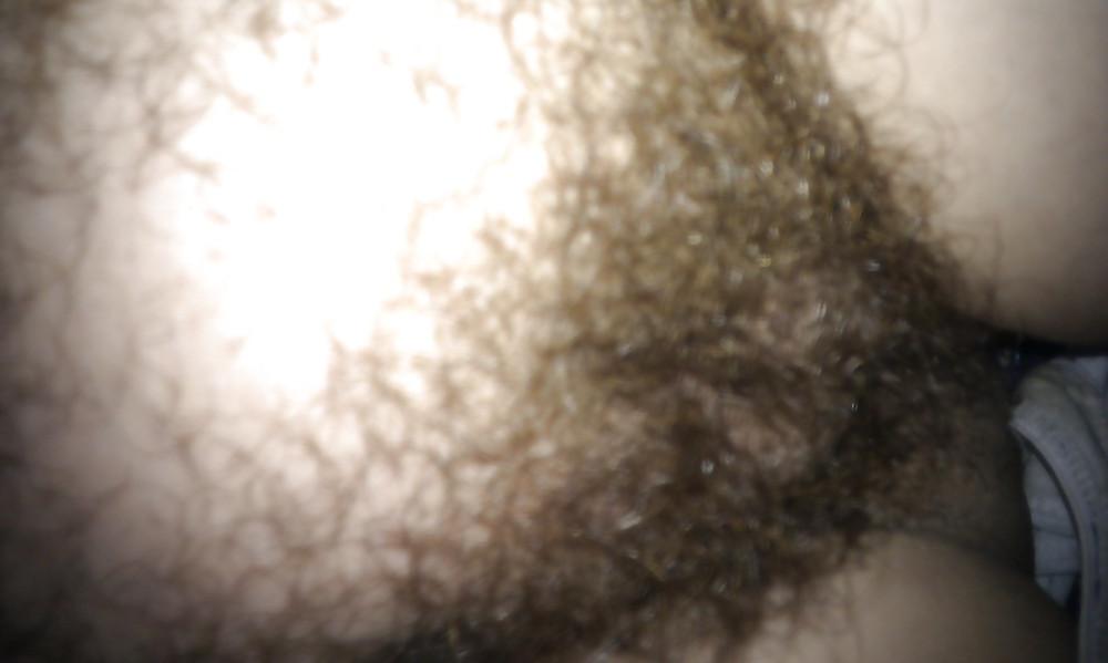 25P Ex hairy pussy 