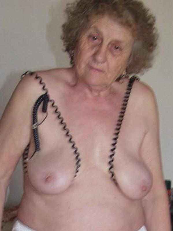 16P Old fart woman shows her big tits and naked ass