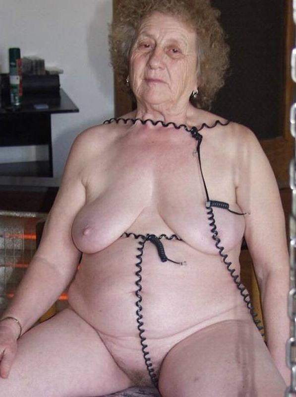 16P Old fart woman shows her big tits and naked ass