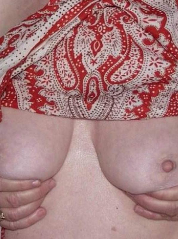 16P Old fart woman shows her big tits and naked ass