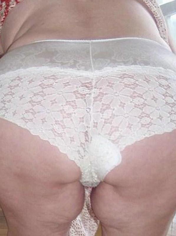 16P Old fart woman shows her big tits and naked ass