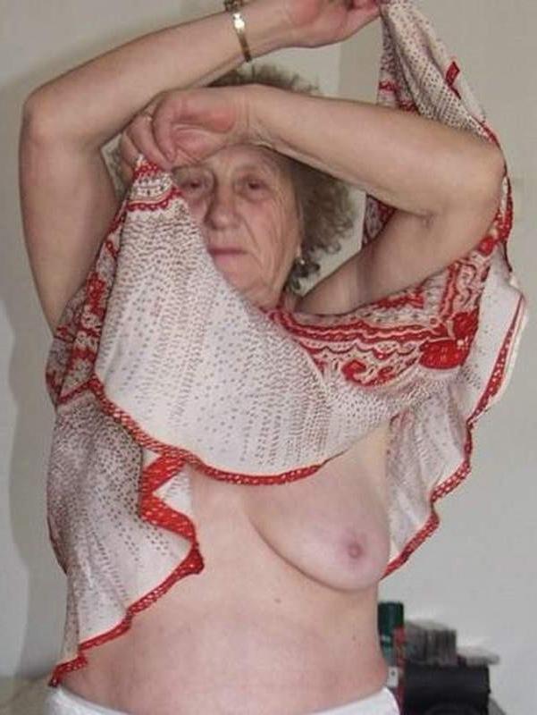 16P Old fart woman shows her big tits and naked ass