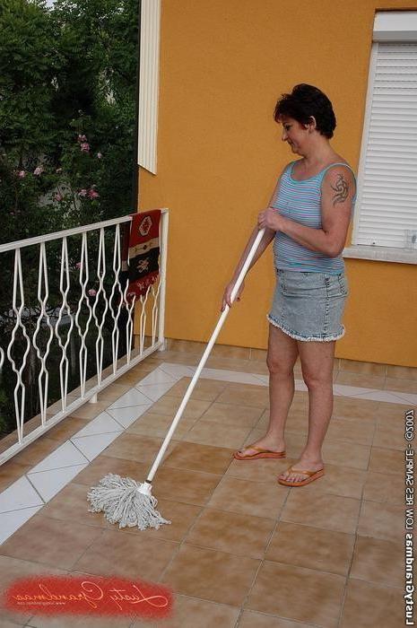 15P Hairy old cleaning lady getting screwed by the perverted owner