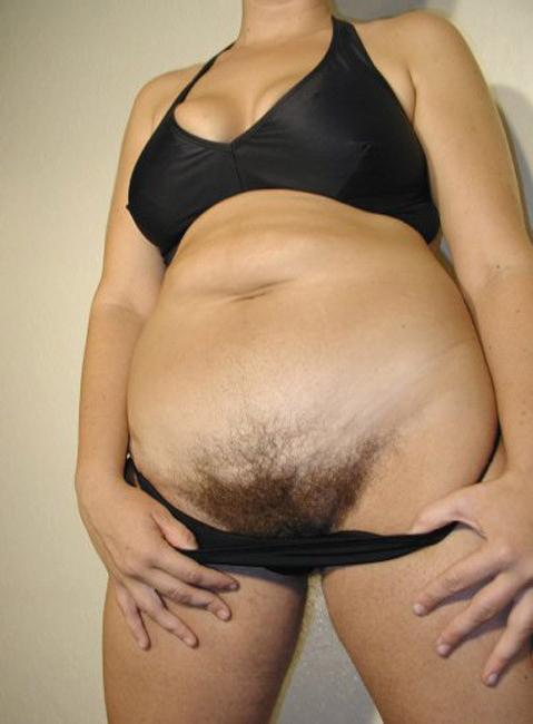 15P Older woman with full bush