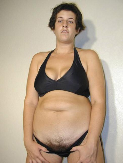 15P Older woman with full bush