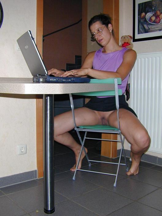 17P Mature Woman with Floppy Tits on her Laptop